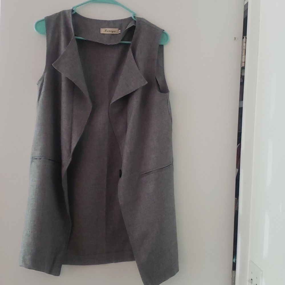 Long lightweight gray vest Size M